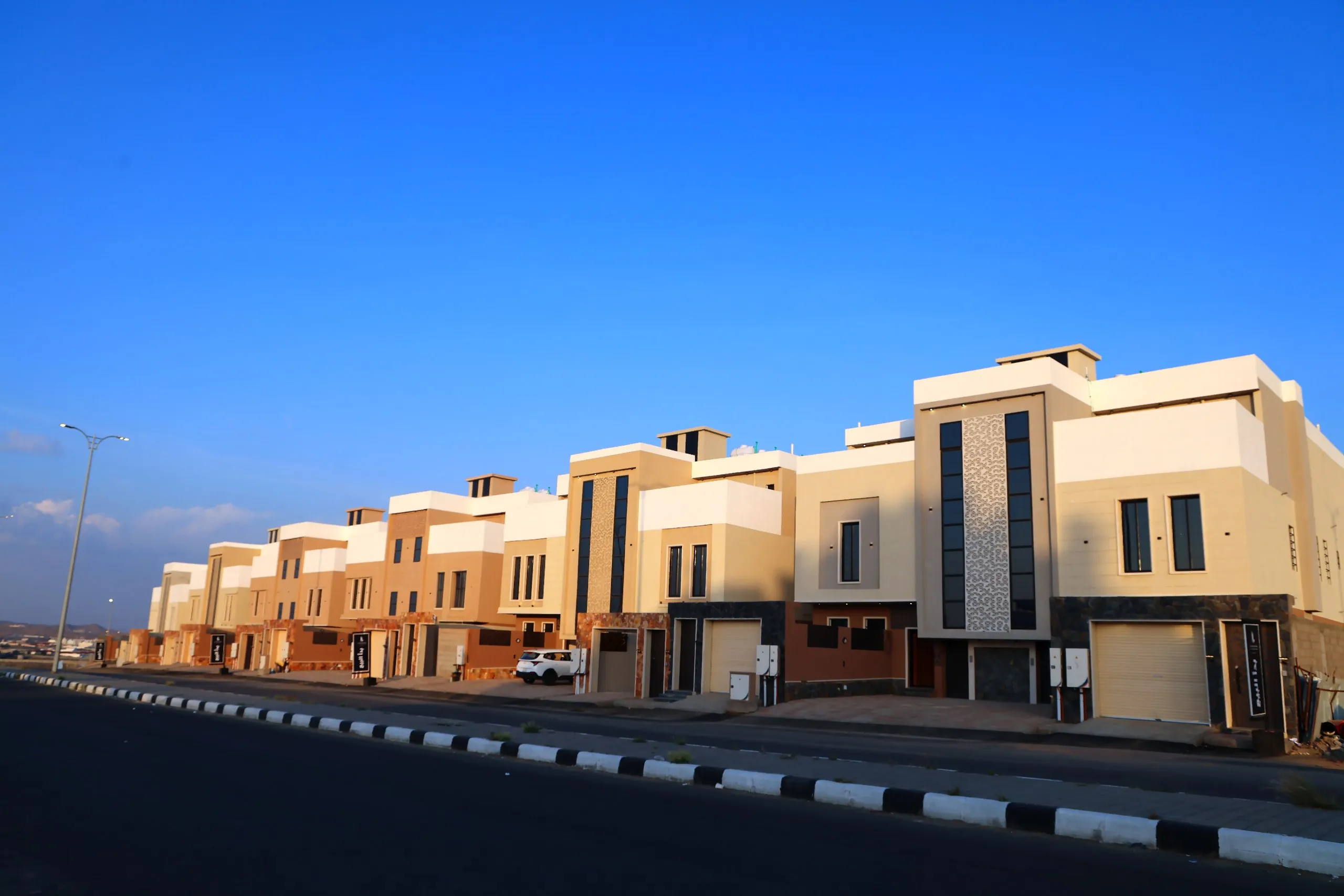 فيلات قرطبة تحت سماء عسير الصافية